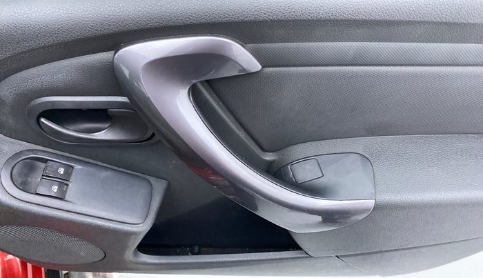 2014 Renault Duster RXE PETROL 104, Petrol, Manual, 31,003 km, Driver Side Door Panels Control