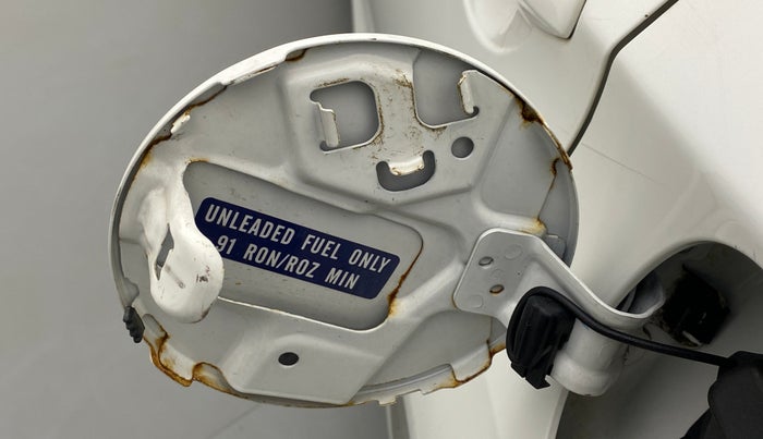 2015 Honda Amaze 1.2 SMT I VTEC, Petrol, Manual, 32,634 km, Left quarter panel - Fuel lid lock has slight discoloration