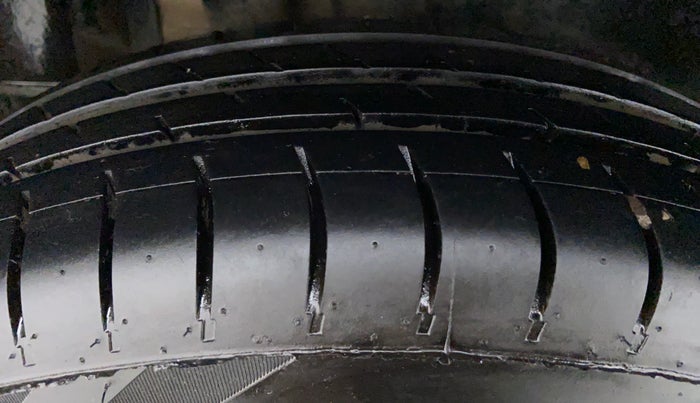 2017 Maruti Dzire VDI, Diesel, Manual, 1,61,471 km, Right Rear Tyre Tread