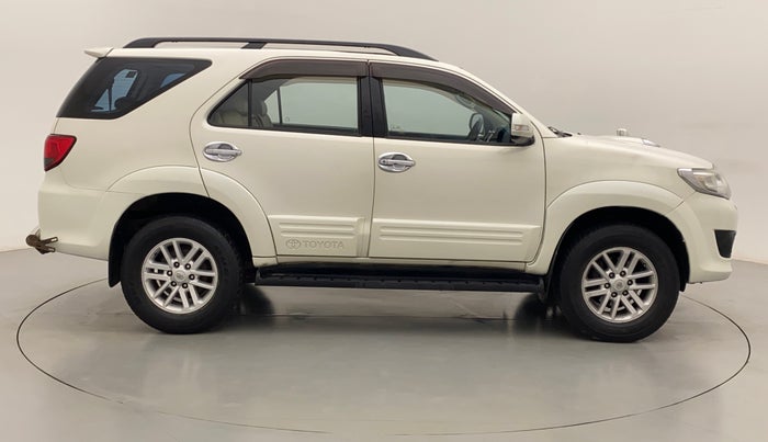 2014 Toyota Fortuner 3.0 4X2 AT, Diesel, Automatic, 1,08,796 km, Right Side View