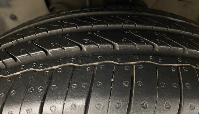 2014 Renault Pulse RX Z DIESEL, Diesel, Manual, 77,161 km, Left Front Tyre Tread