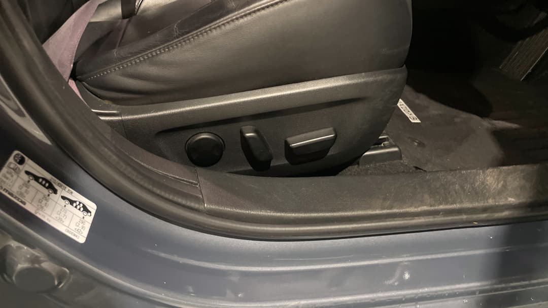 2020 Mazda Mazda3 G20 Touring, Automatic, 76143 km, Drivers Side Adjustment Panel