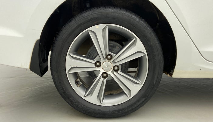 2019 Hyundai Verna 1.6 CRDI SX, Diesel, Manual, 19,096 km, Right Rear Wheel