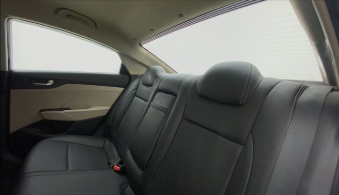 2019 Hyundai Verna 1.6 CRDI SX, Diesel, Manual, 19,096 km, Right Side Rear Door Cabin