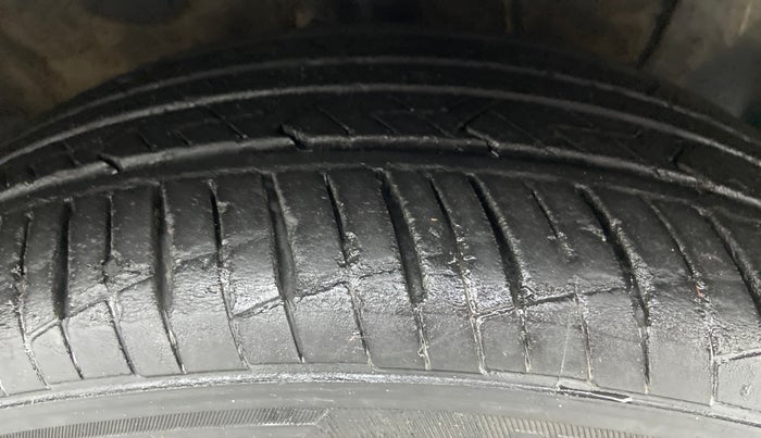 2019 Hyundai Verna 1.6 CRDI SX, Diesel, Manual, 19,096 km, Right Front Tyre Tread