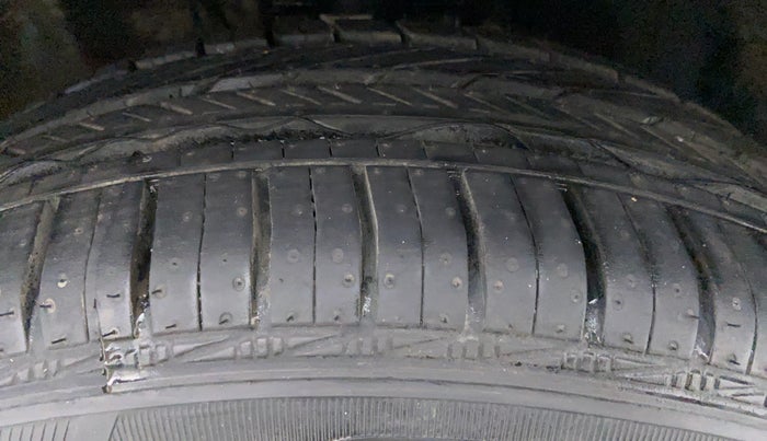 2016 Volkswagen Ameo COMFORTLINE 1.2, Petrol, Manual, 64,953 km, Right Front Tyre Tread