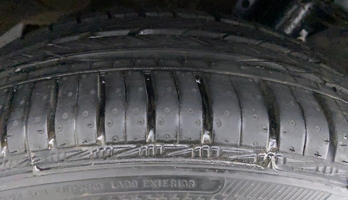 2016 Volkswagen Ameo COMFORTLINE 1.2, Petrol, Manual, 64,953 km, Right Rear Tyre Tread