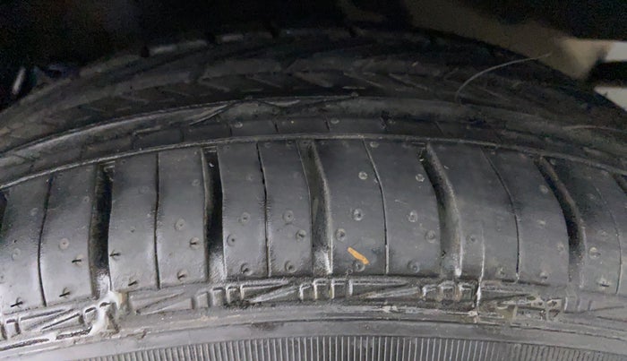 2016 Volkswagen Ameo COMFORTLINE 1.2, Petrol, Manual, 64,953 km, Left Rear Tyre Tread