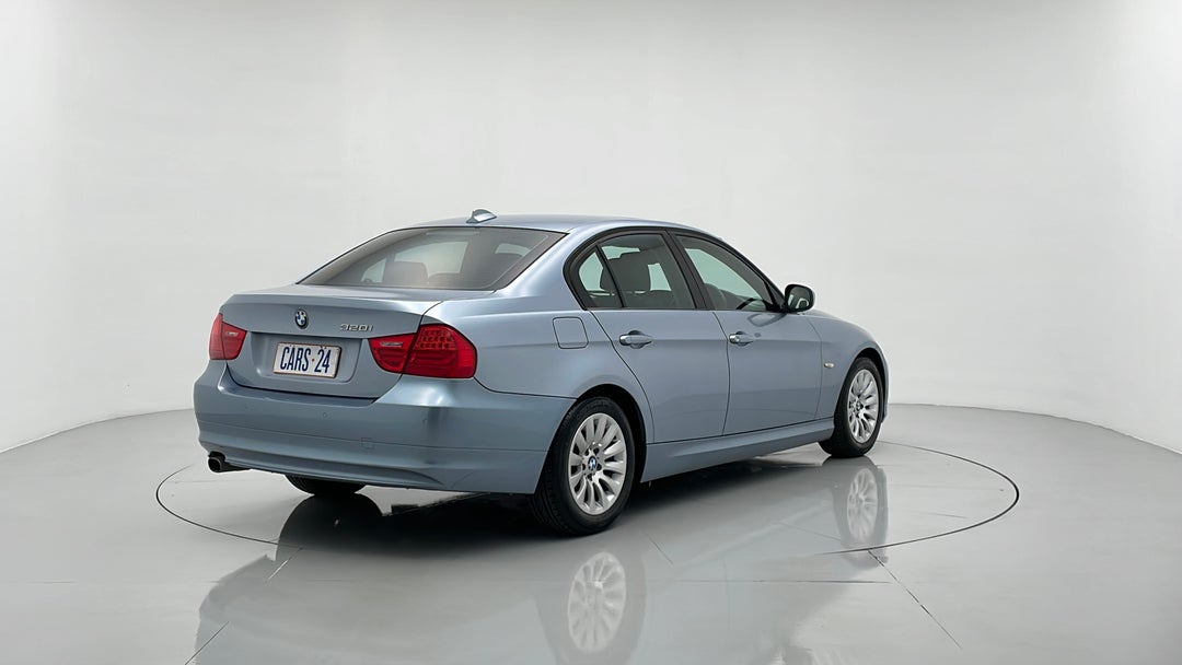 Right Back Diagonal (45- Degree) View