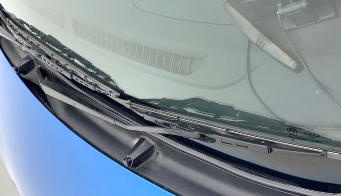 2016 Maruti Celerio ZXI AMT, Petrol, Automatic, 40,982 km, Front windshield - Wiper Blade Broken/Rusted