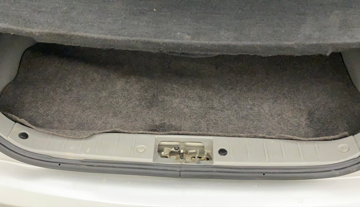 2014 Maruti Alto K10 LXI, Petrol, Manual, 98,650 km, Dicky (Boot door) - Weather strip has minor damage