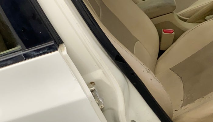 2011 Honda City V AT, Petrol, Automatic, 44,591 km, Driver-side door - Beading has minor damage