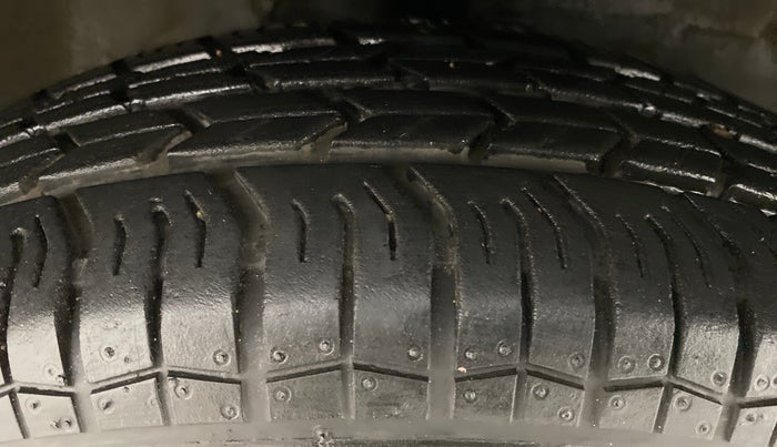 2011 Maruti Ritz VXI, Petrol, Manual, 40,181 km, Right Front Tyre Tread