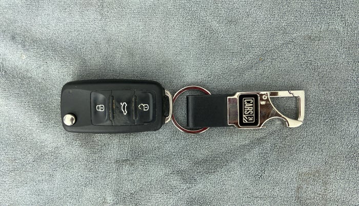 2017 Volkswagen Ameo COMFORTLINE 1.2, Petrol, Manual, 26,348 km, Key Close Up