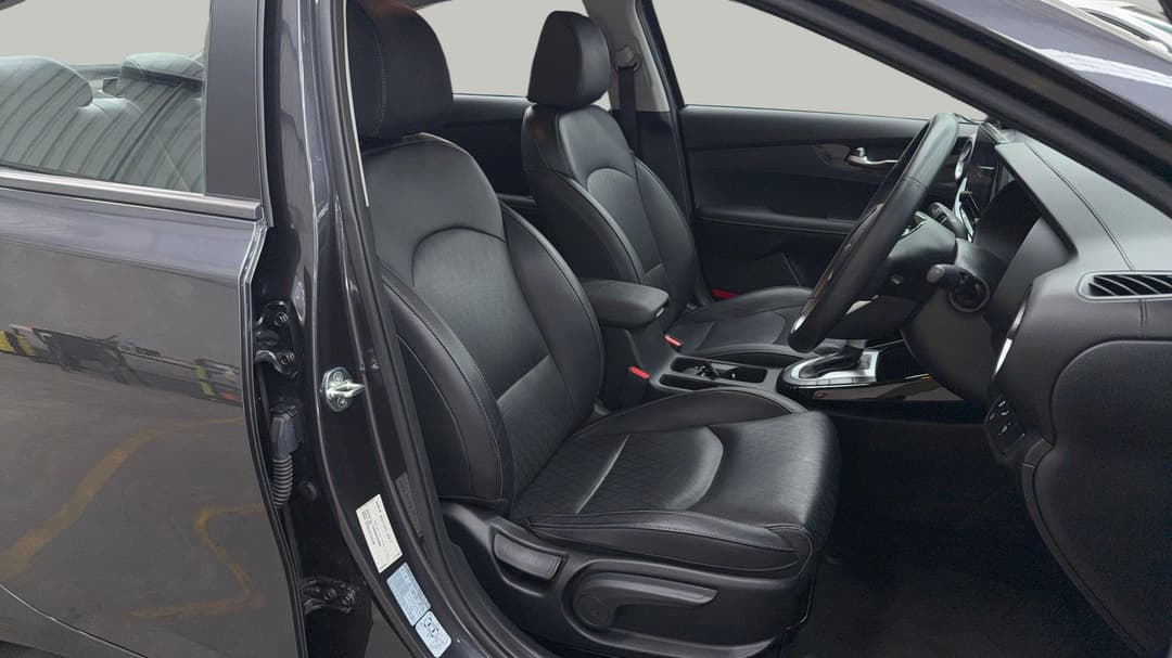 2021 Kia Cerato Sport+, Automatic, 52403 km, Right Side Front Door Cabin View