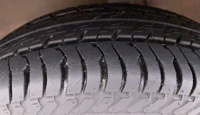 2014 Maruti Alto K10 VXI P, Petrol, Manual, 32,036 km, Left Front Tyre Tread