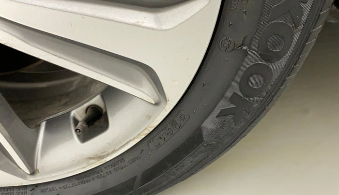 2019 Hyundai Verna 1.6 VTVT SX (O) AT, Petrol, Automatic, 57,538 km, Left front tyre - Minor crack