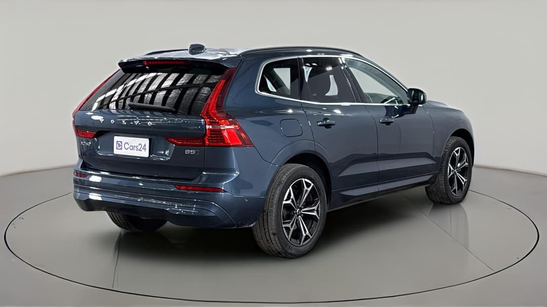 2021 Volvo XC60 B5 Momentum Mhev, Automatic, 48543 km, Right Back Diagonal (45- Degree) View
