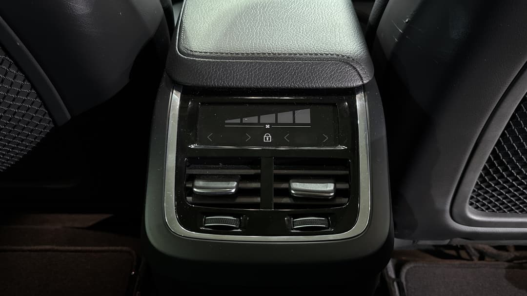 2021 Volvo XC60 B5 Momentum Mhev, Automatic, 48543 km, Rear A/C Vent