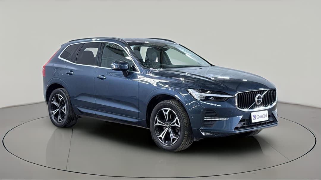 2021 Volvo XC60 B5 Momentum Mhev, Automatic, 48543 km, Right Front Diagonal (45- Degree) View