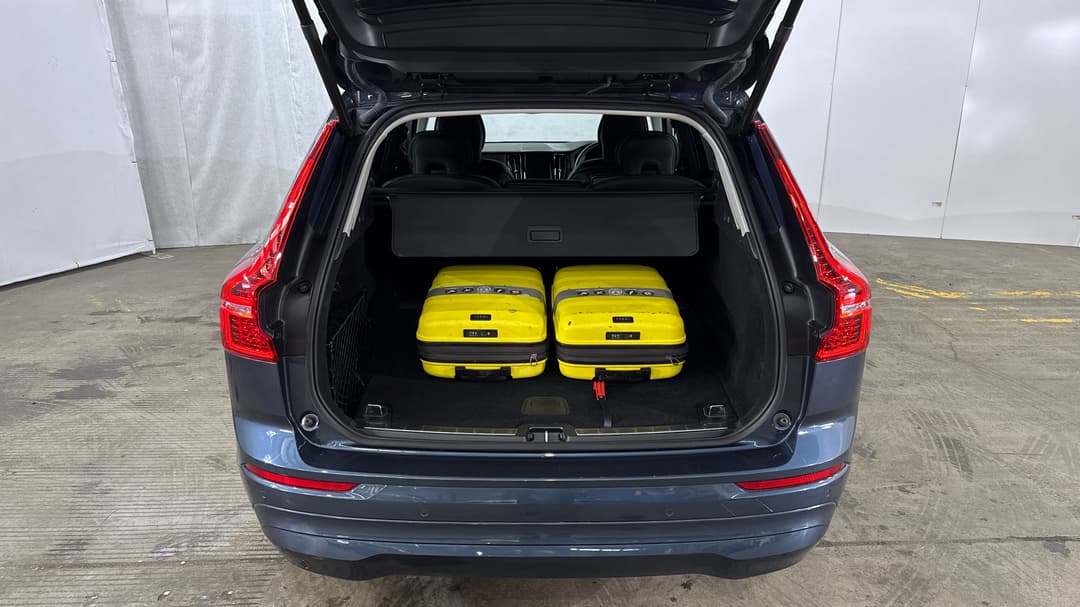 2021 Volvo XC60 B5 Momentum Mhev, Automatic, 48543 km, Boot Inside View with Luggage