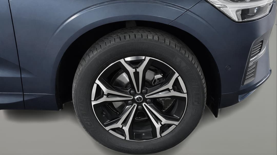 2021 Volvo XC60 B5 Momentum Mhev, Automatic, 48543 km, Right Front Wheel