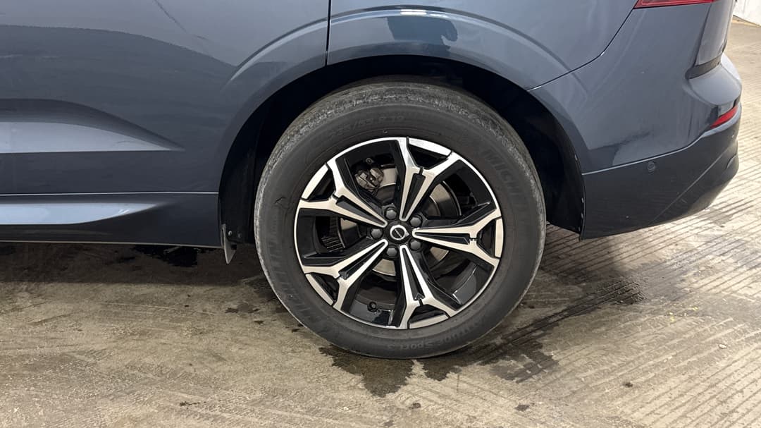 2021 Volvo XC60 B5 Momentum Mhev, Automatic, 48543 km, Left Rear Wheel