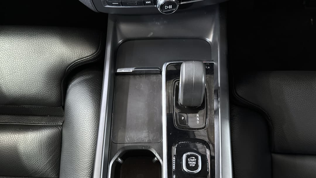 2021 Volvo XC60 B5 Momentum Mhev, Automatic, 48543 km, Gear Lever 