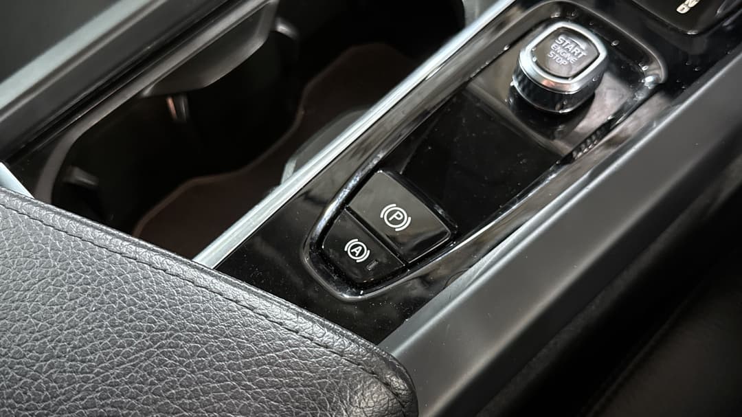 2021 Volvo XC60 B5 Momentum Mhev, Automatic, 48543 km, Handbrake