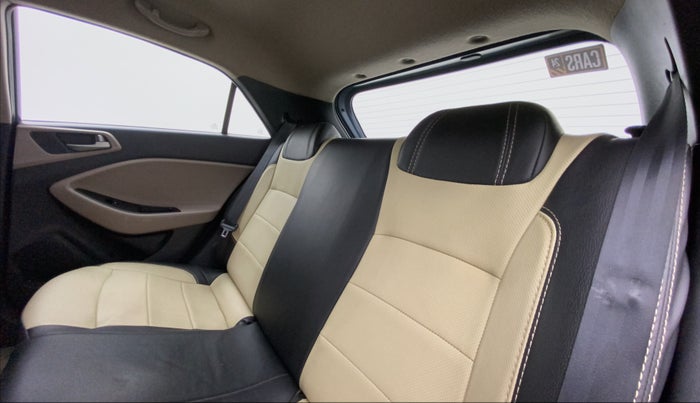 2014 Hyundai Elite i20 SPORTZ 1.4 CRDI, Diesel, Manual, 1,08,913 km, Right Side Rear Door Cabin