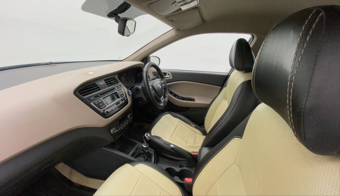2014 Hyundai Elite i20 SPORTZ 1.4 CRDI, Diesel, Manual, 1,08,913 km, Right Side Front Door Cabin