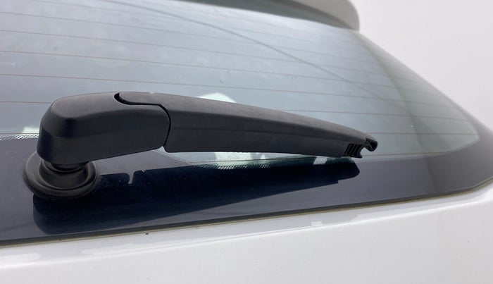 2018 Hyundai Creta SX PLUS 1.6 DIESEL, Diesel, Manual, 1,05,888 km, Rear windshield - Rubber blade broken or missing