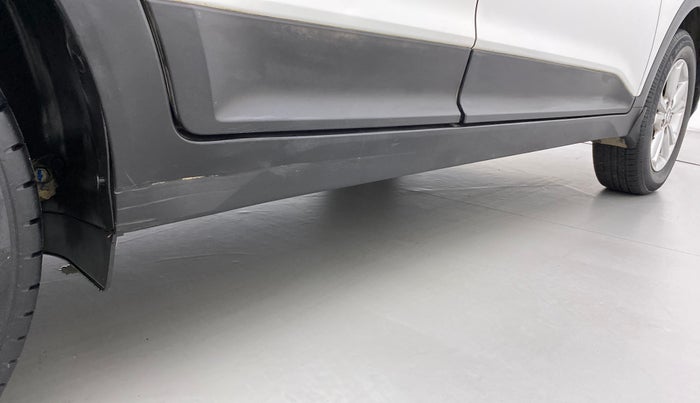 2018 Hyundai Creta SX PLUS 1.6 DIESEL, Diesel, Manual, 1,05,888 km, Right running board - Cladding has minor damage