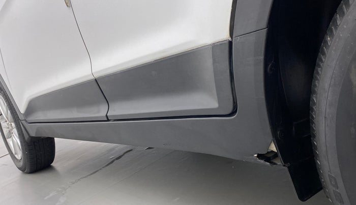 2018 Hyundai Creta SX PLUS 1.6 DIESEL, Diesel, Manual, 1,05,888 km, Left running board - Cladding has minor damage