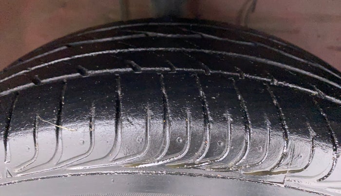 2015 Toyota Etios Liva D-4D VXD, Diesel, Manual, 94,048 km, Right Front Tyre Tread