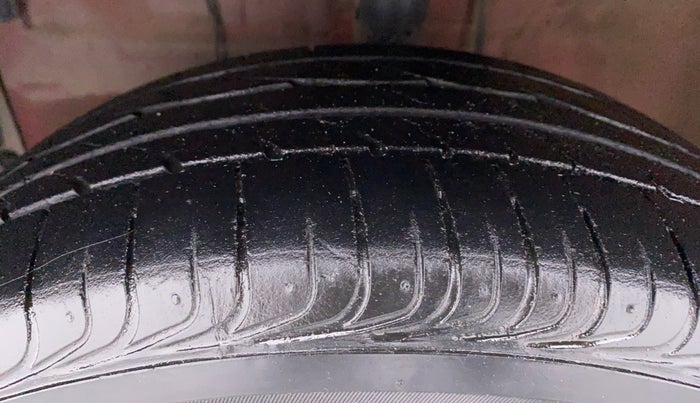 2015 Toyota Etios Liva D-4D VXD, Diesel, Manual, 94,048 km, Left Front Tyre Tread