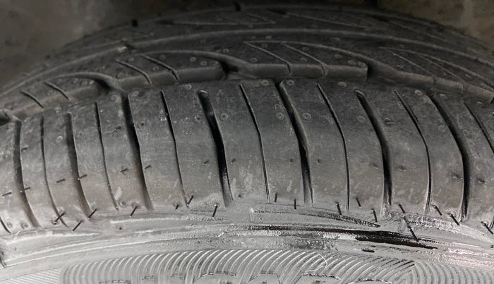 2017 Maruti Alto 800 VXI, Petrol, Manual, 34,241 km, Left Front Tyre Tread