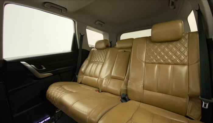 2018 Mahindra XUV500 W11 AT, Diesel, Automatic, 52,732 km, Reclining Back Row Seats