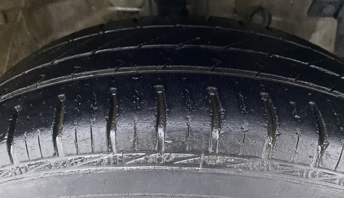 2017 Maruti Swift VXI, Petrol, Manual, 51,956 km, Right Front Tyre Tread