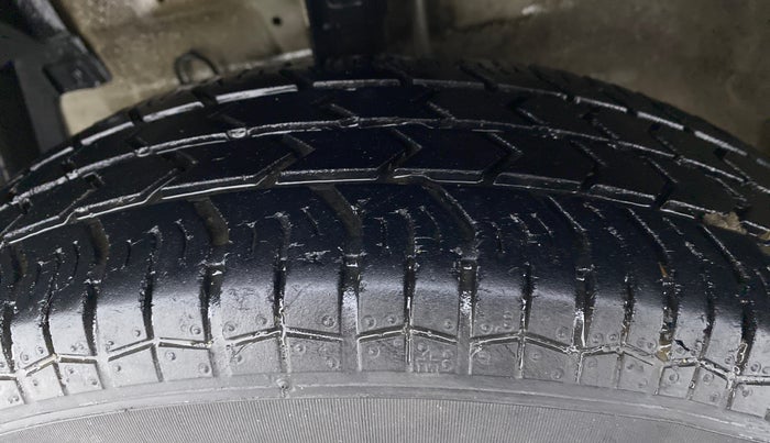 2017 Maruti Swift VXI, Petrol, Manual, 51,956 km, Left Front Tyre Tread