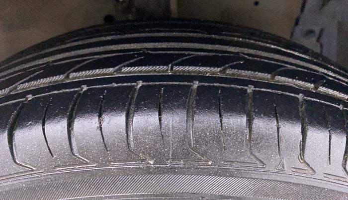 2015 Maruti Swift Dzire VXI, Petrol, Manual, 94,645 km, Right Front Tyre Tread