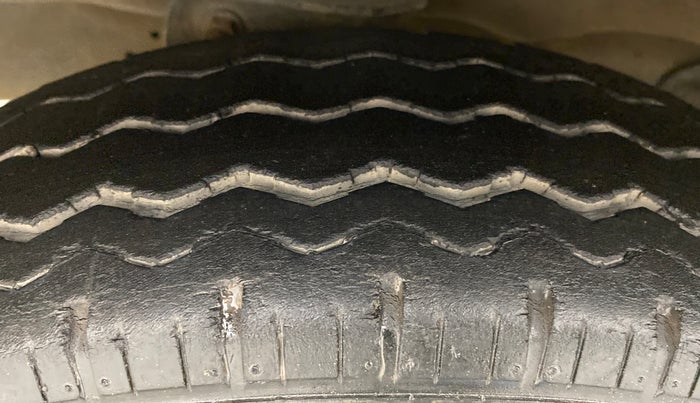 2015 Maruti Eeco 5 STR WITH AC PLUSHTR, Petrol, Manual, 82,834 km, Left Front Tyre Tread