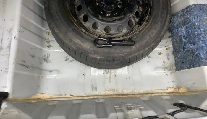 2011 Toyota Etios G, Petrol, Manual, 44,756 km, Boot floor - Slightly dented