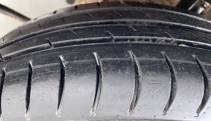 2014 Hyundai Eon ERA PLUS, Petrol, Manual, 29,651 km, Left Front Tyre Tread