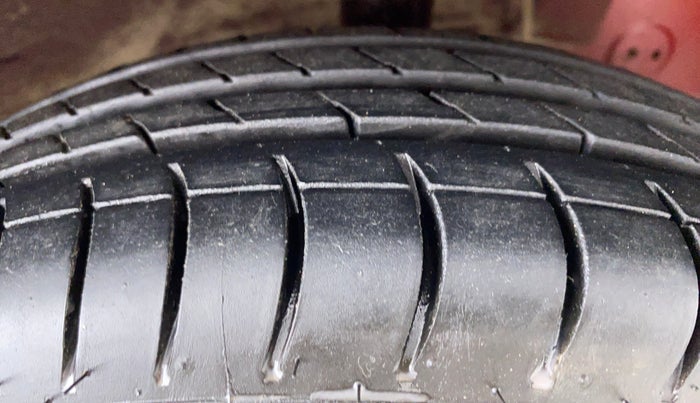 2014 Hyundai Eon ERA PLUS, Petrol, Manual, 29,651 km, Right Front Tyre Tread