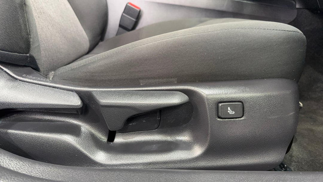 2019 Toyota Camry Ascent, Automatic, 104946 km, Drivers Side Adjustment Panel