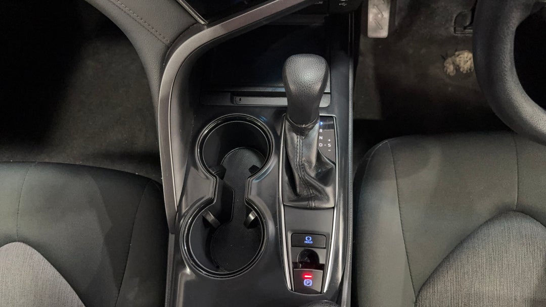 2019 Toyota Camry Ascent, Automatic, 104946 km, Gear Lever 