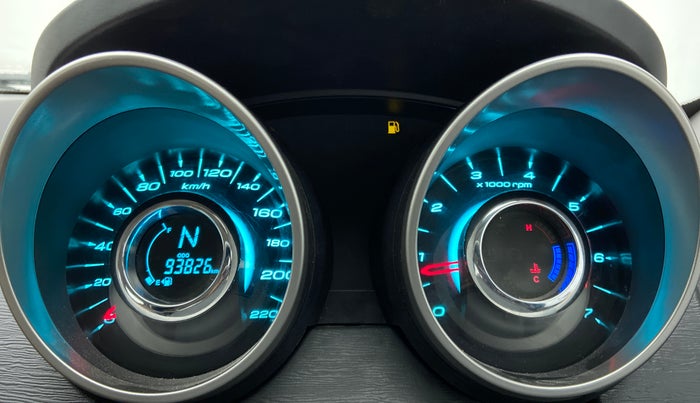 2019 Mahindra XUV500 W9, Diesel, Manual, 93,825 km, Odometer Image