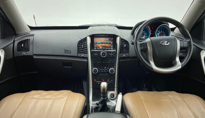 2019 Mahindra XUV500 W9, Diesel, Manual, 93,825 km, Dashboard