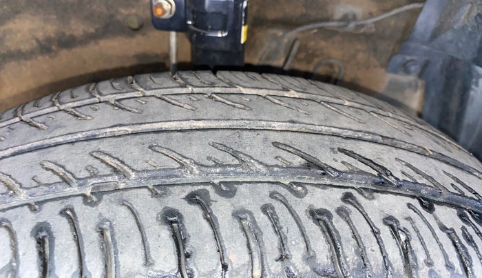 2016 Maruti Swift LXI (O), Petrol, Manual, 94,290 km, Right Front Tyre Tread